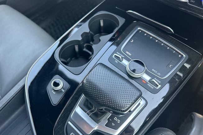 AUDI Q7 Photo 45