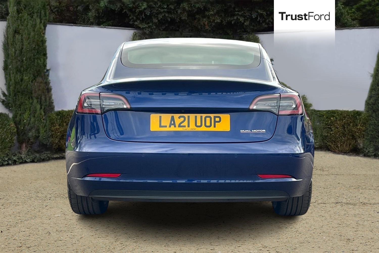 TESLA Model 3 Photo 6