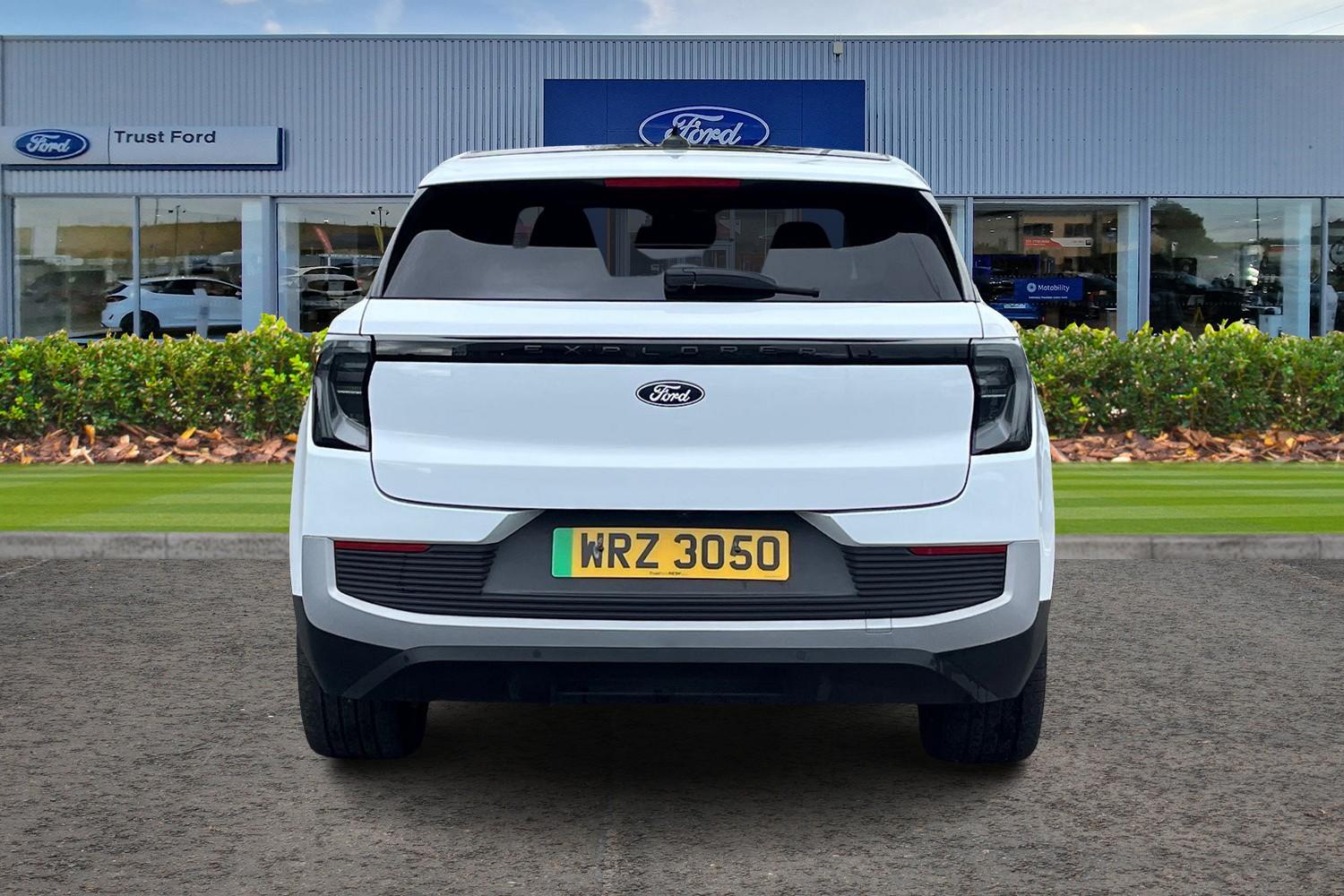Ford Explorer Photo 6