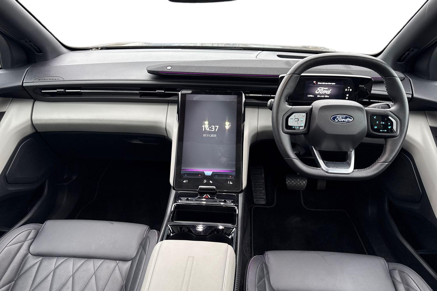 Ford EXPLORER Photo 9