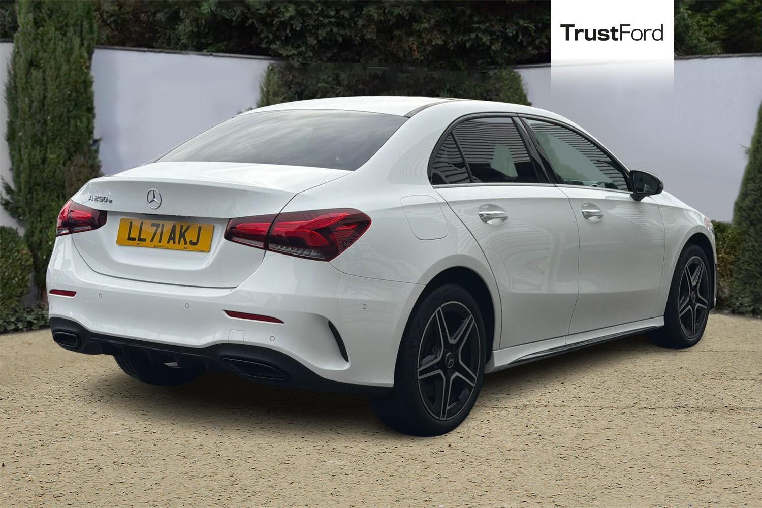 Mercedes-Benz A CLASS Photo 3
