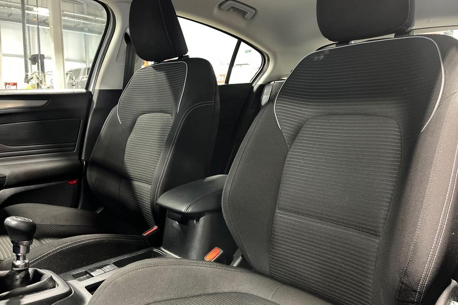 Ford FOCUS Photo autoimg-c019d4616835468e1e8d708da416dbd3538eca3c.jpg