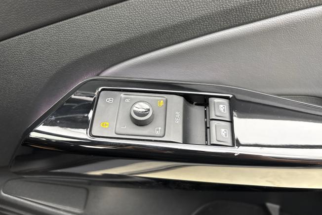 VOLKSWAGEN ID.4 Photo 25