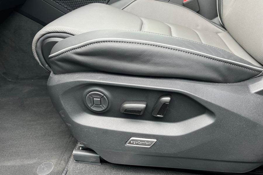 Volkswagen TOUAREG Photo autoimg-c01c4febc41c8011189ec0ad74e80adb8ec7545c.jpg