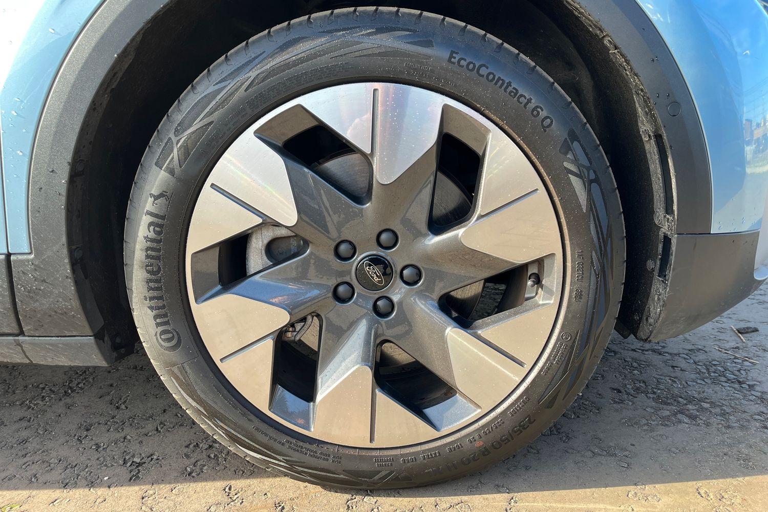 Ford Explorer Photo 7