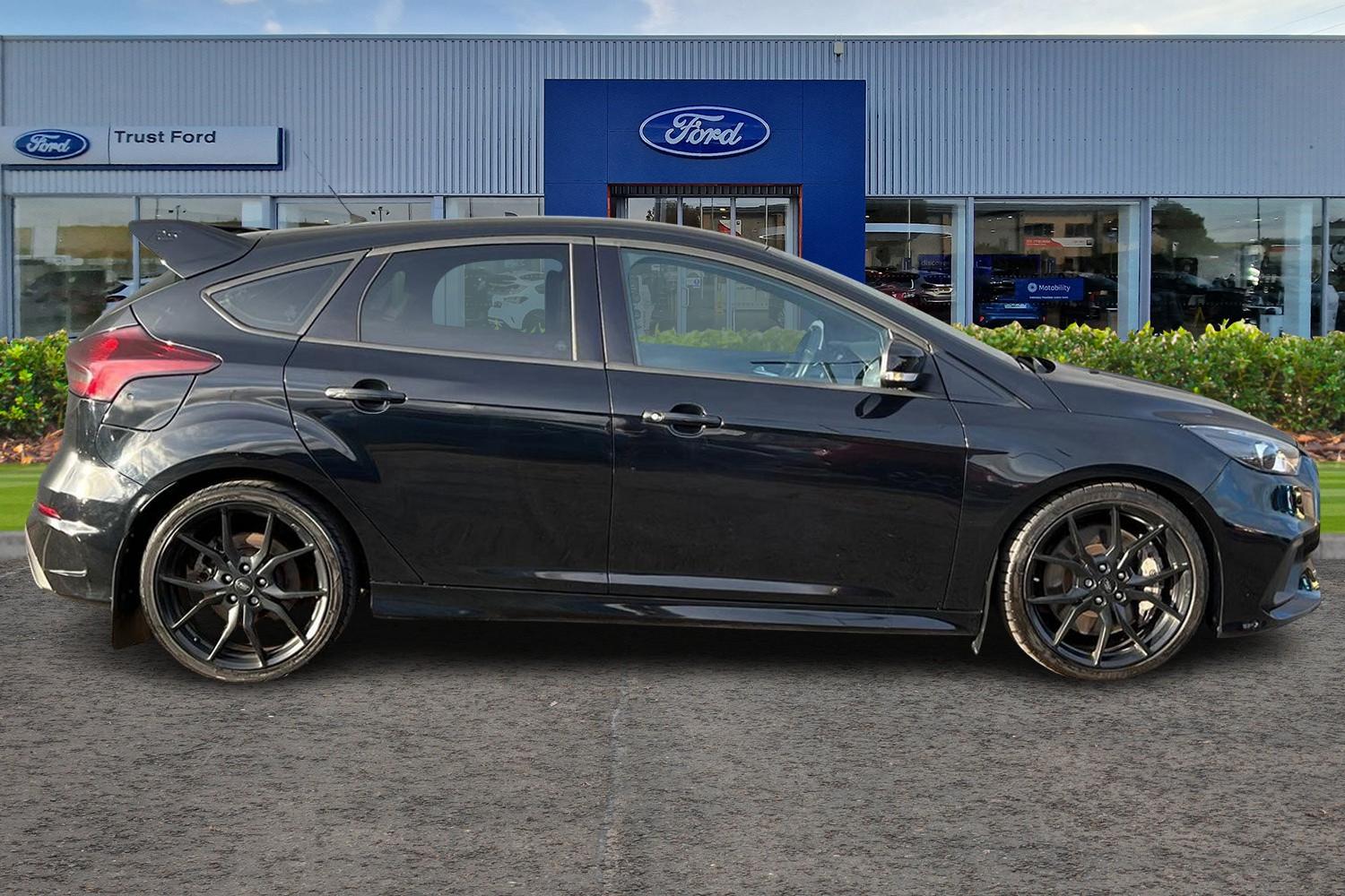 Ford FOCUS RS Photo 2