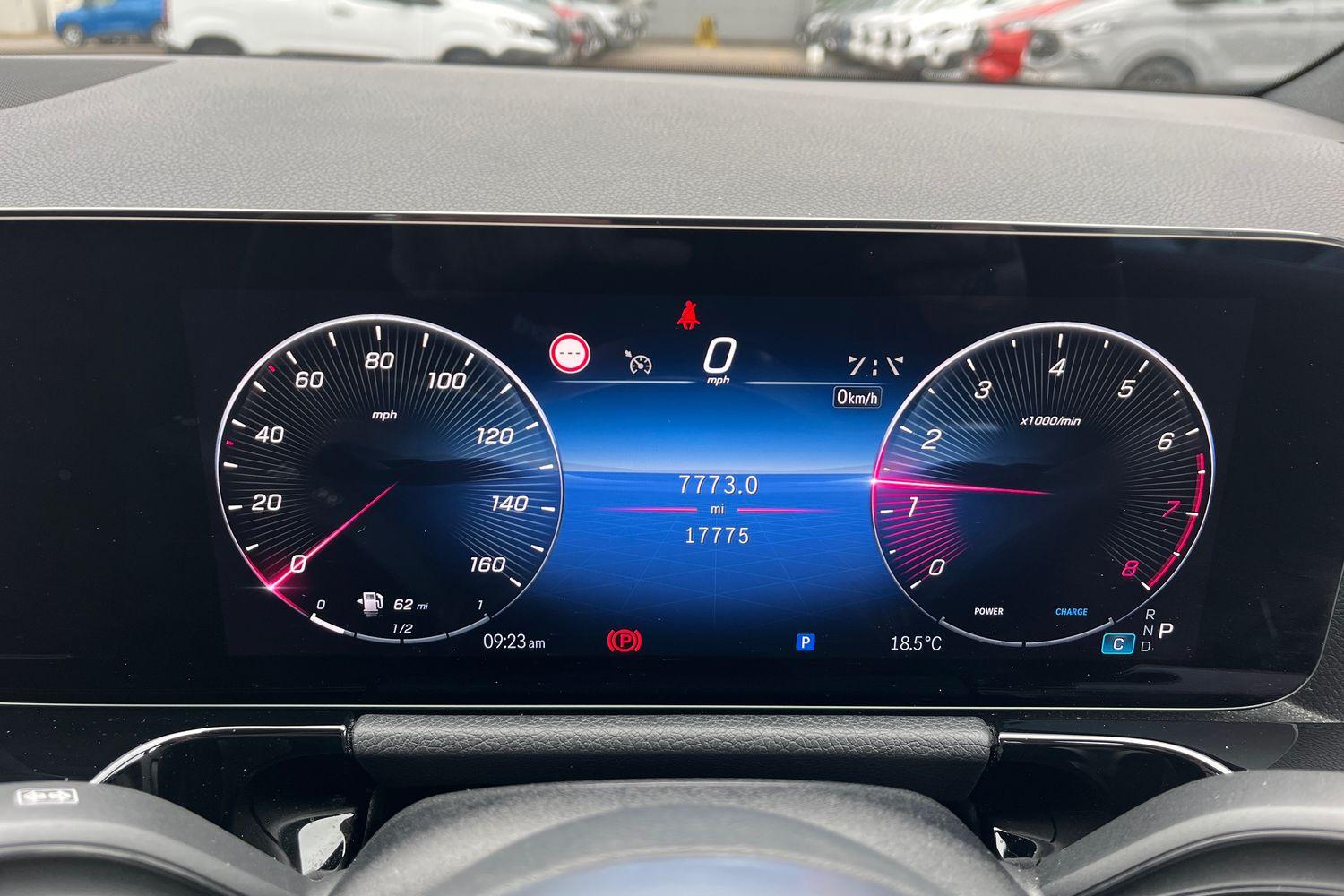 Mercedes-Benz GLA Photo 12