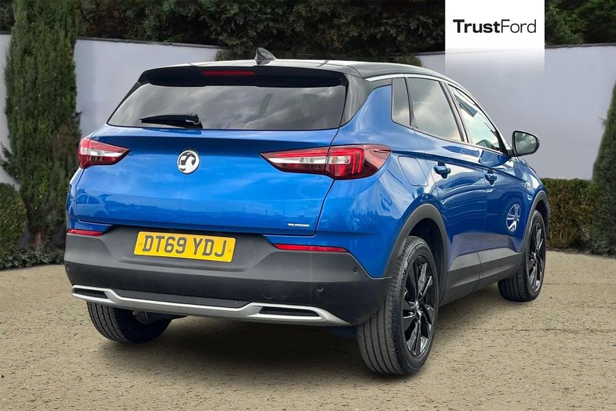 Vauxhall GRANDLAND X Photo autoimg-c02e0182d4b542fec38ab0b7297fc3e7175f2867.jpg
