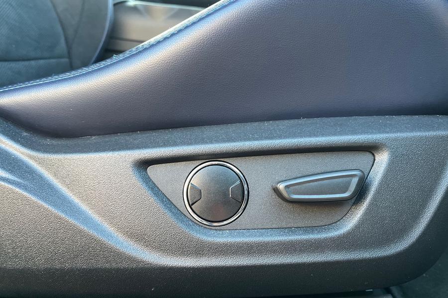 Ford MUSTANG Photo autoimg-c030927597067f996eb4c96a8188272593302e06.jpg