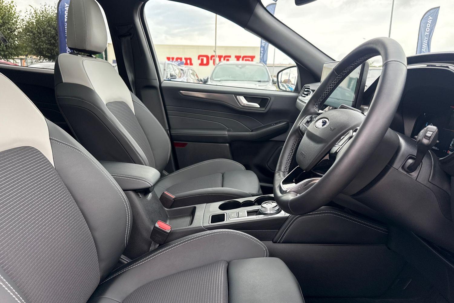 Ford KUGA Photo 16
