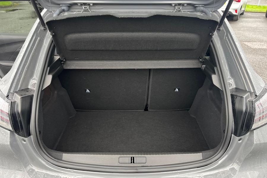 Peugeot 208 Photo autoimg-c03a1730187f10bb7d148e9875091f9e21eee6f2.jpg