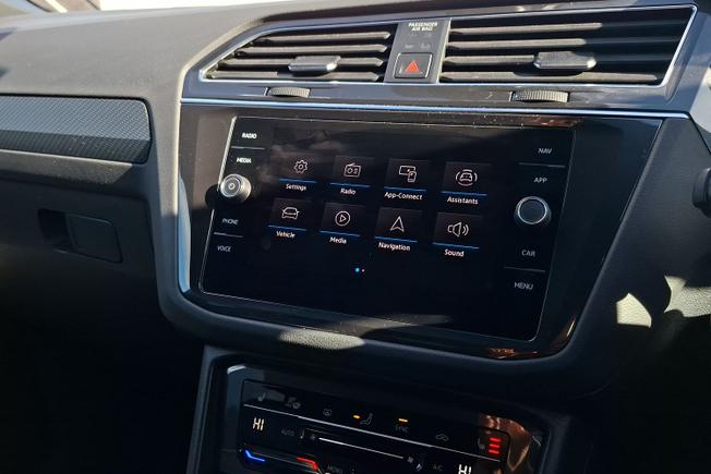 VOLKSWAGEN Tiguan Photo 13