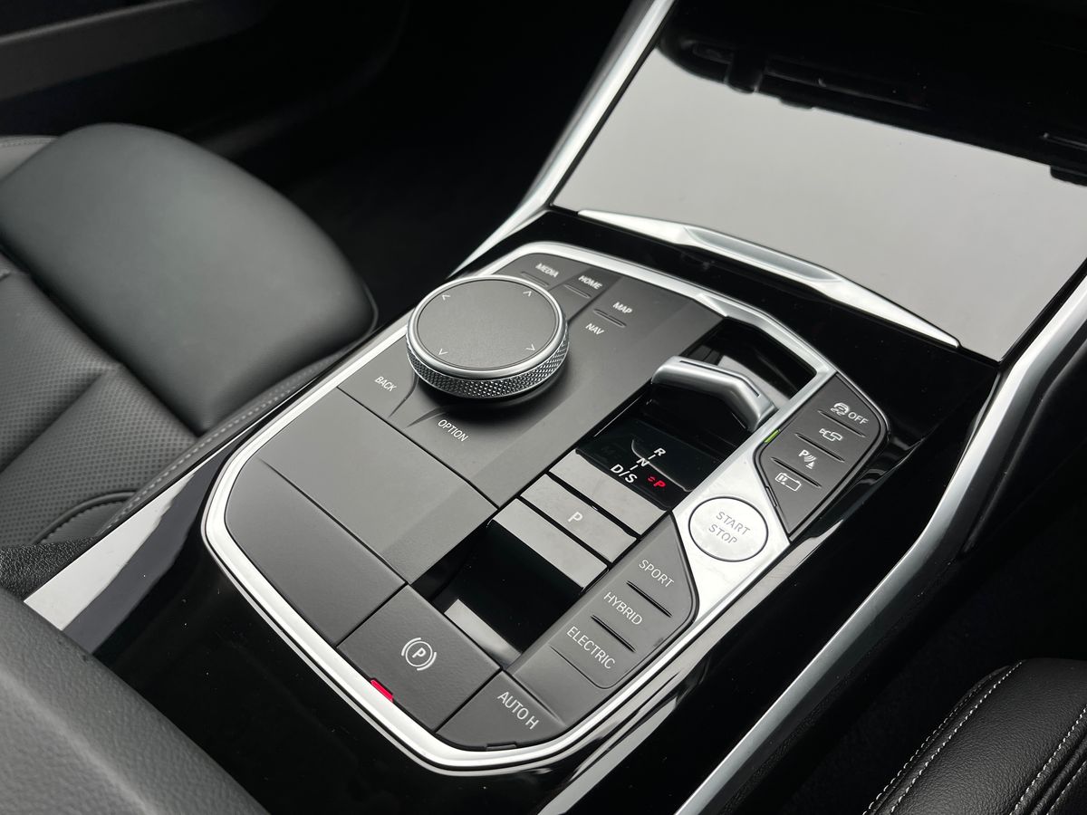 BMW 3 Series Photo 13