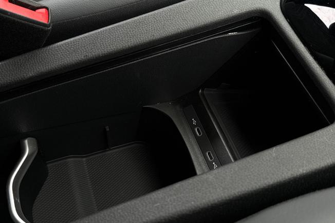 VOLKSWAGEN ID.4 Photo 22