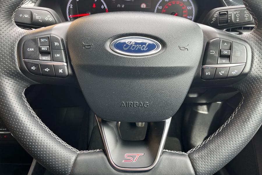 Ford FIESTA Photo autoimg-c04606a6e6f98ca7d33a6e4793a9ed0c55665a6f.jpg