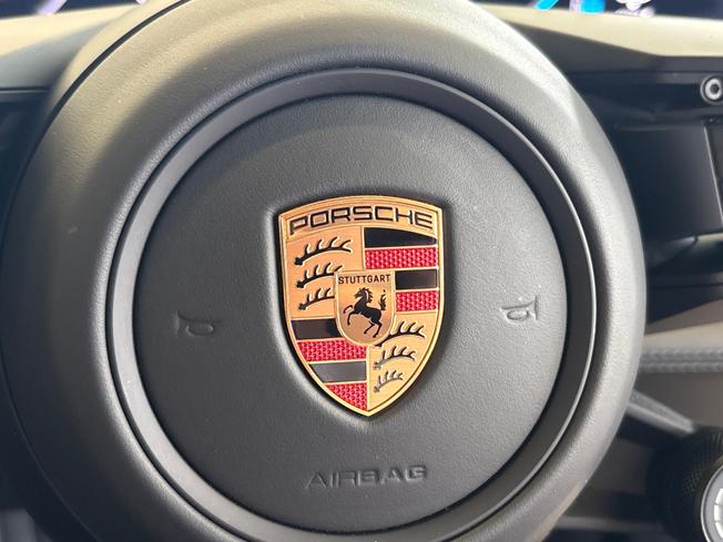 PORSCHE Taycan Photo 36