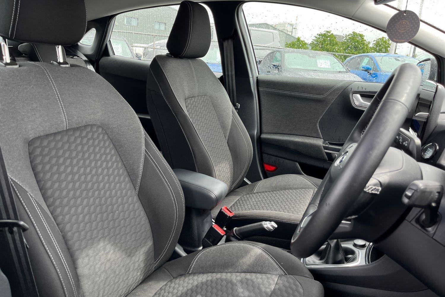 Ford PUMA Photo 16