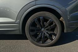 VOLKSWAGEN Touareg Photo 5