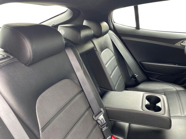 Kia Stinger Photo 9