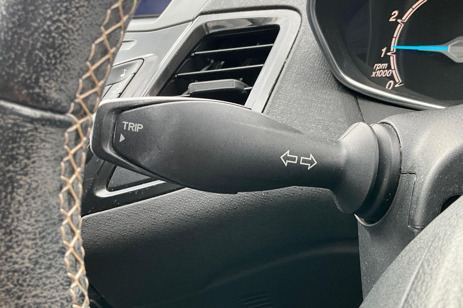 Ford FIESTA Photo 13