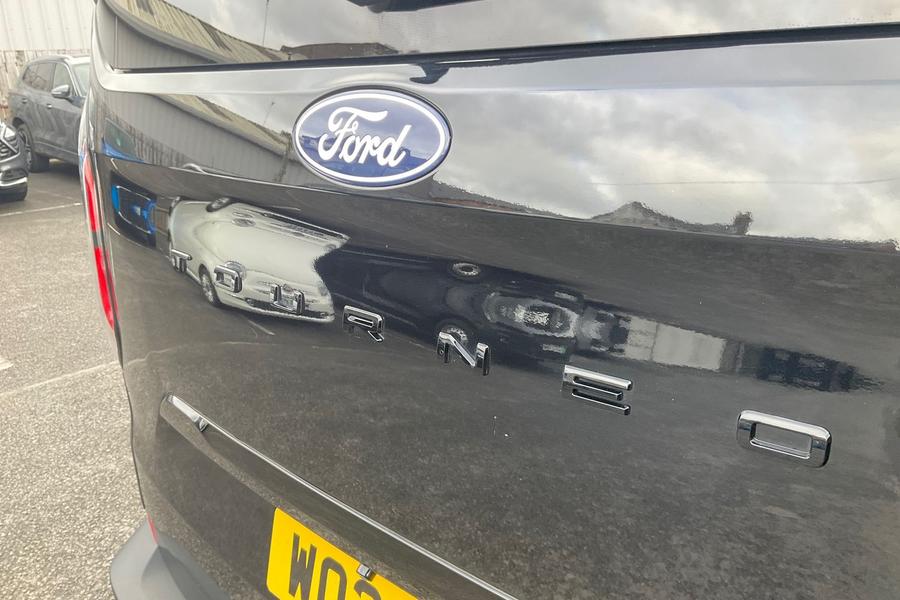 Ford Tourneo Custom Photo autoimg-c06412f7bc0c014bd17d36ac08e6196b8bf3038f.jpg
