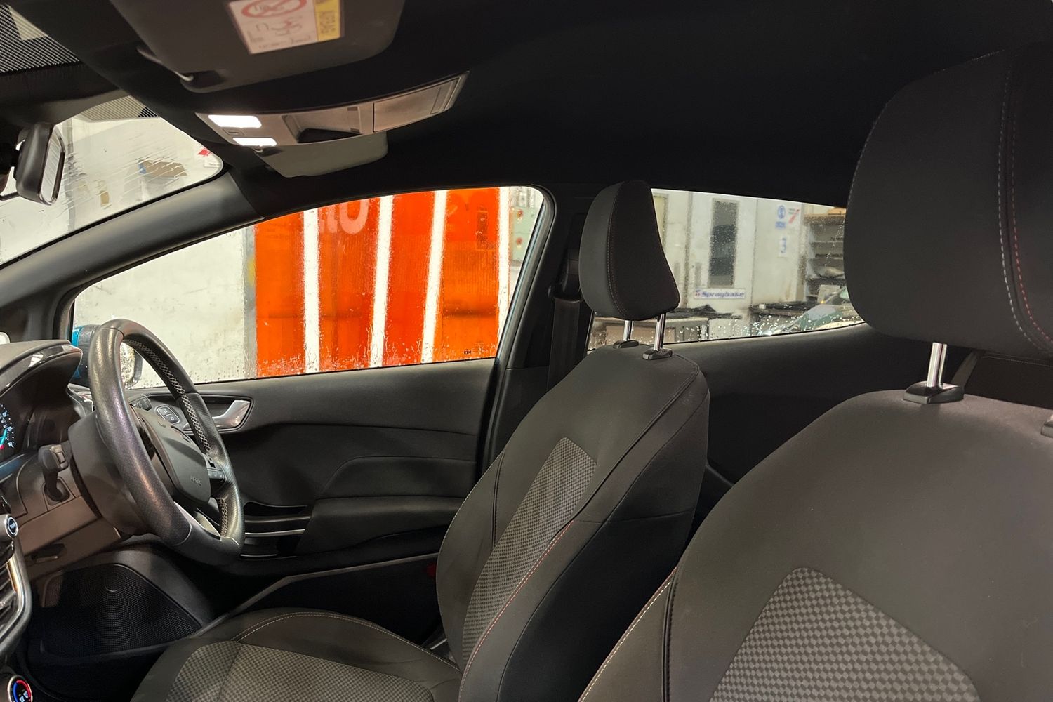 Ford FIESTA Photo 18