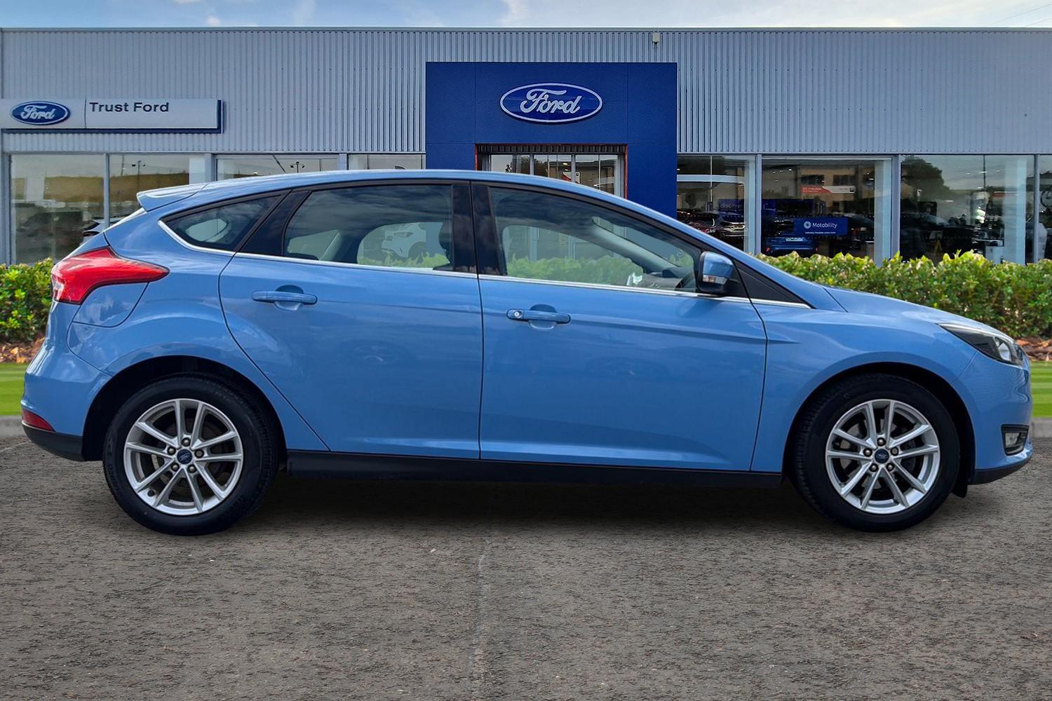 Ford Focus Photo 2