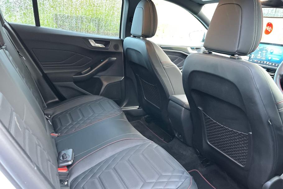 Used Ford FOCUS YH25XHR 38