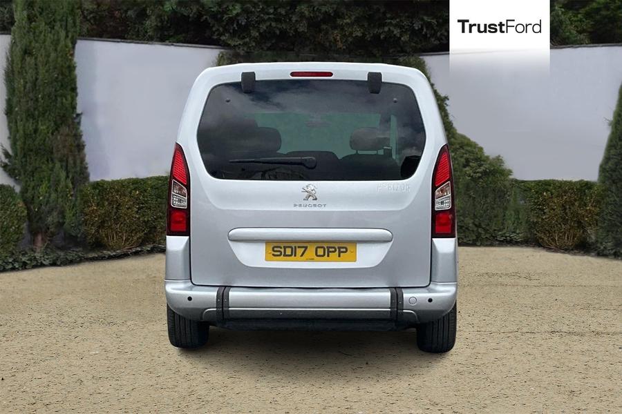 Peugeot Partner Tepee Photo autoimg-c078a0d2ee4940946e37f51e48e181b39cff6e6f.jpg