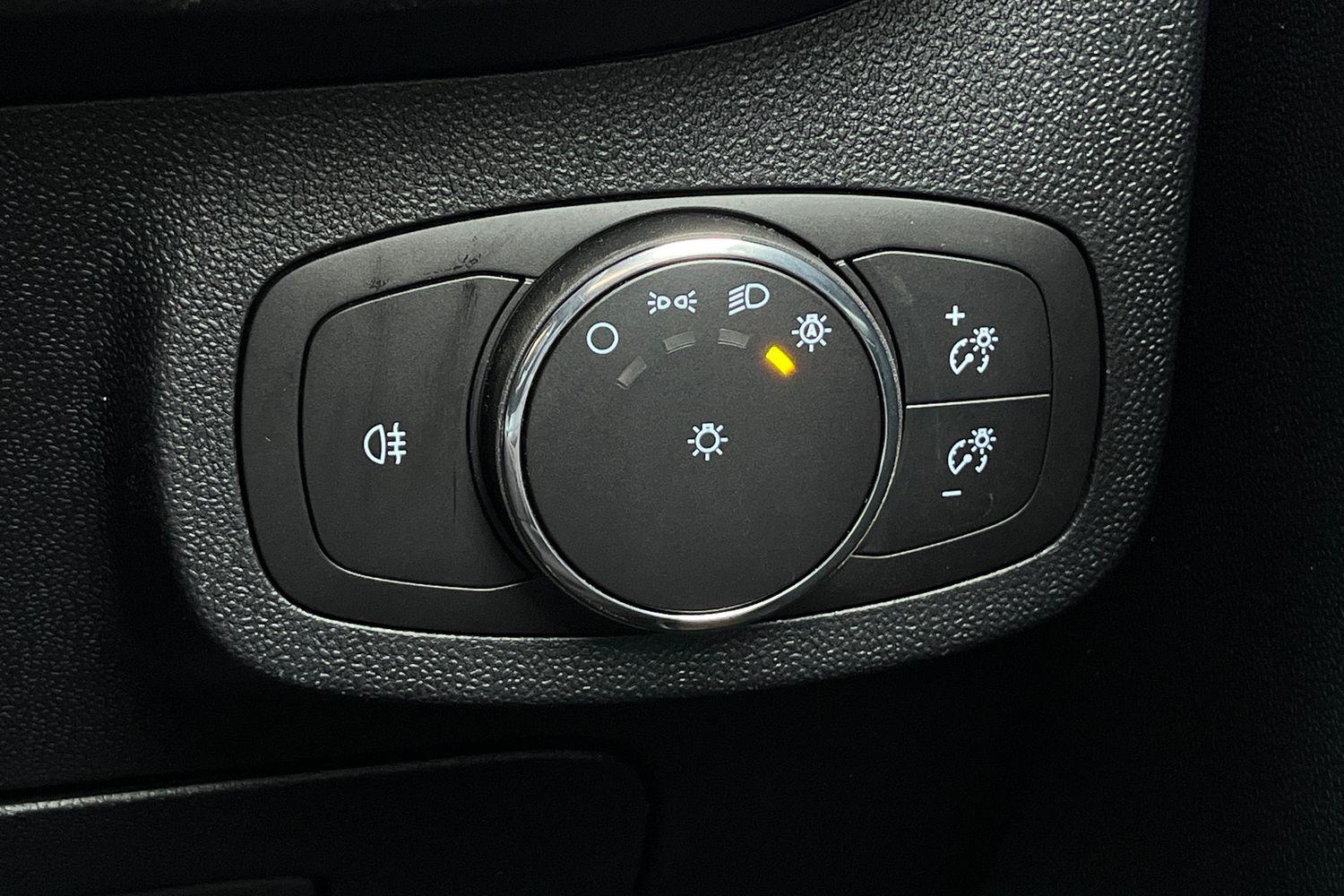Ford Fiesta Photo 38