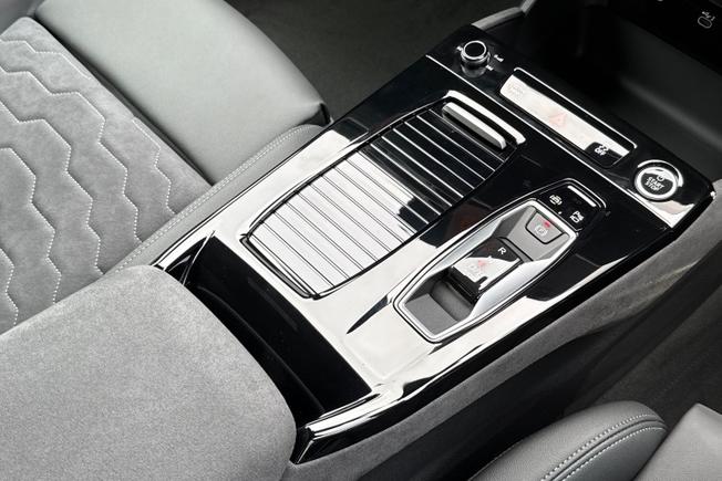 AUDI A6 e-tron Avant Photo 36