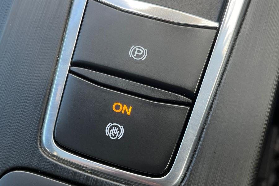 Ford Kuga Photo autoimg-c08df8493d65fd2f6661cd56a34c899598e2f017.jpg