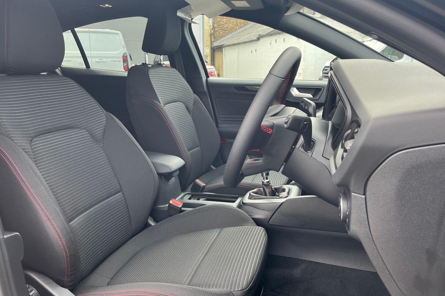 Ford FOCUS Photo 16