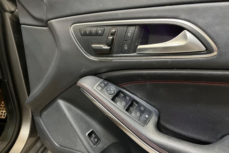 Mercedes-Benz CLA Photo autoimg-c090cfb2623b7b7ed641673f4ee551cdd5e7e1a2.jpg