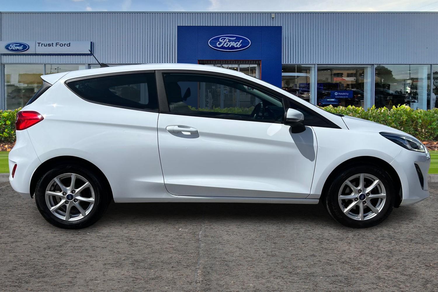 Ford FIESTA Photo 2