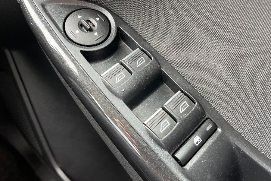 Ford FOCUS Photo autoimg-c093c1aaabbe2ebdd180fd108f26f663ccab35b8.jpg