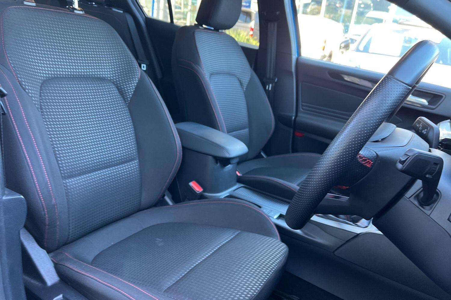 Ford Focus Photo 16