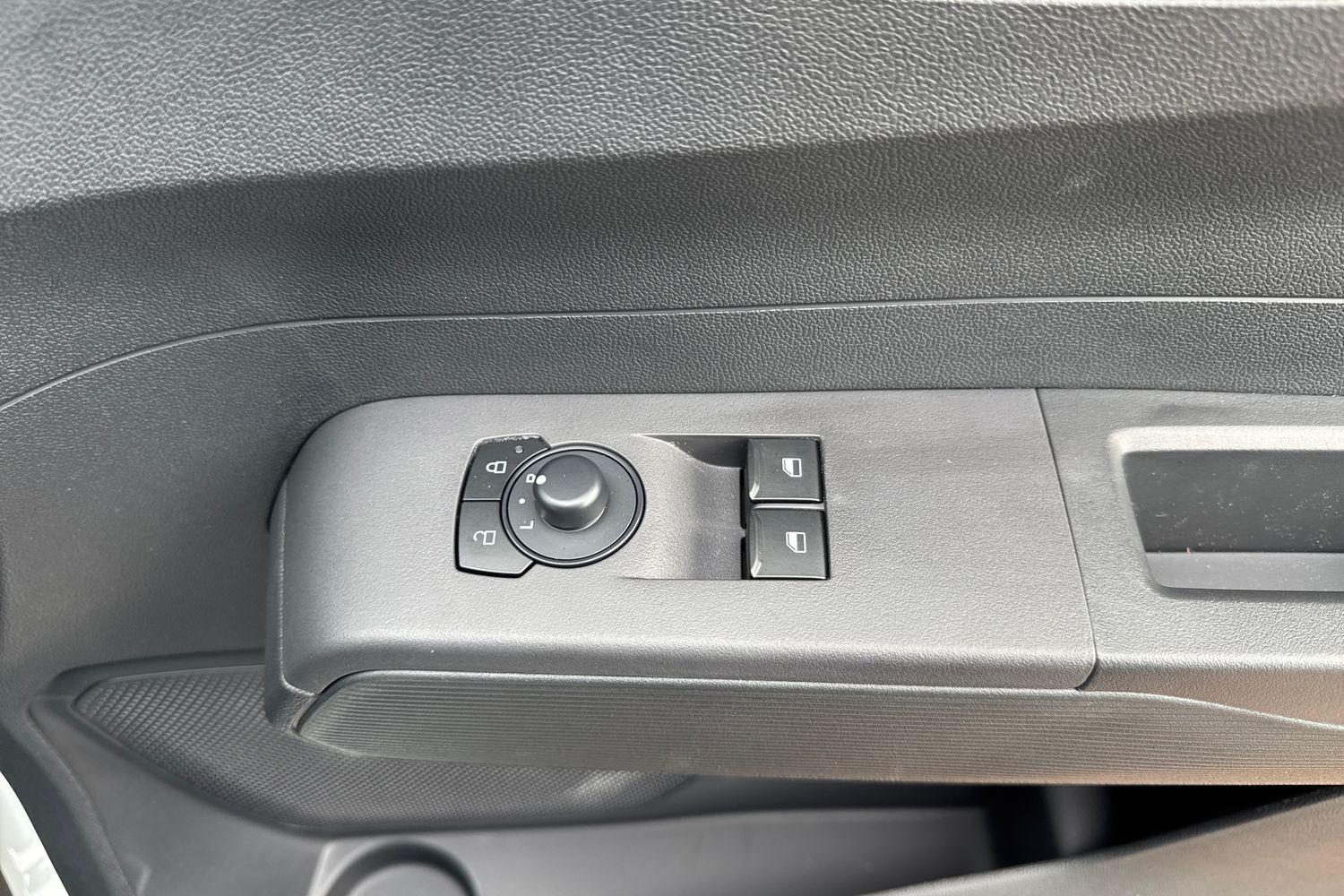 Ford E-TRANSIT COURIER Photo 27