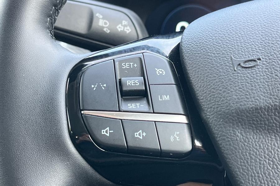 Ford KUGA Photo autoimg-c09d11a7c661bcf01c979103dff48ad3159ddc30.jpg