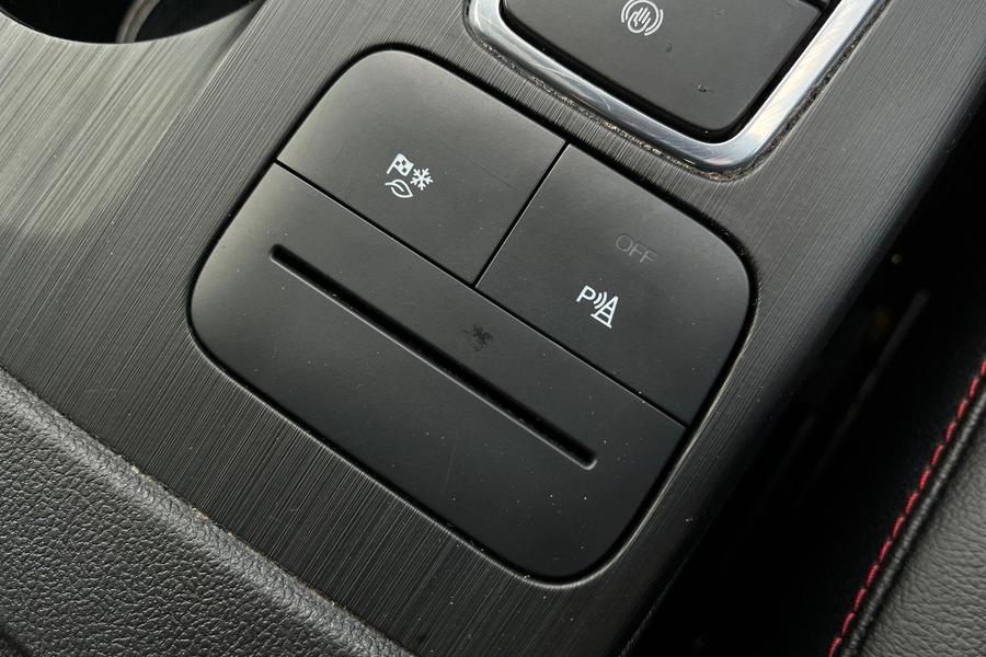 Ford Kuga Photo autoimg-c09d99d6cdc1710fa4a7709bfa257cb4e4d0d851.jpg