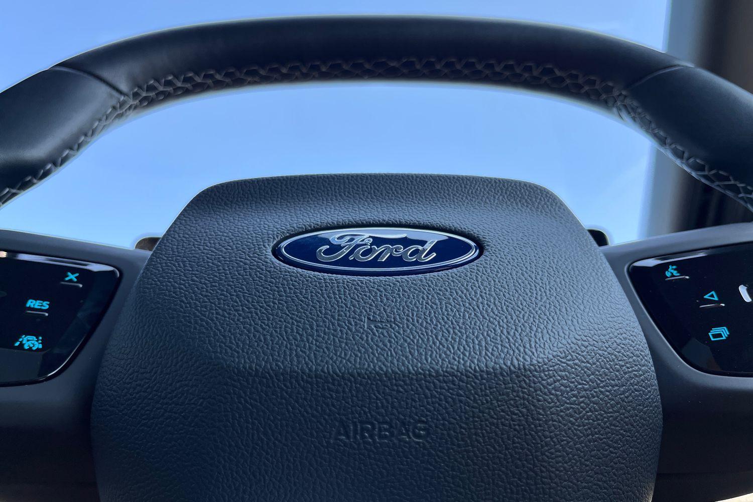 Ford Explorer Photo 11