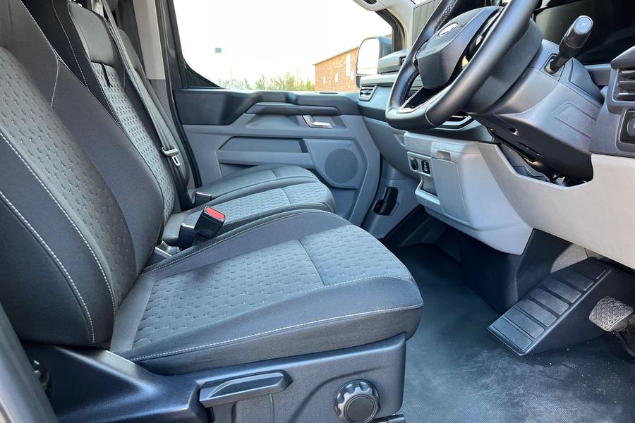 Ford E-TRANSIT CUSTOM Photo autoimg-c0a5b3d560884c1c6f30d5c640cccbffb986a6cc.jpg