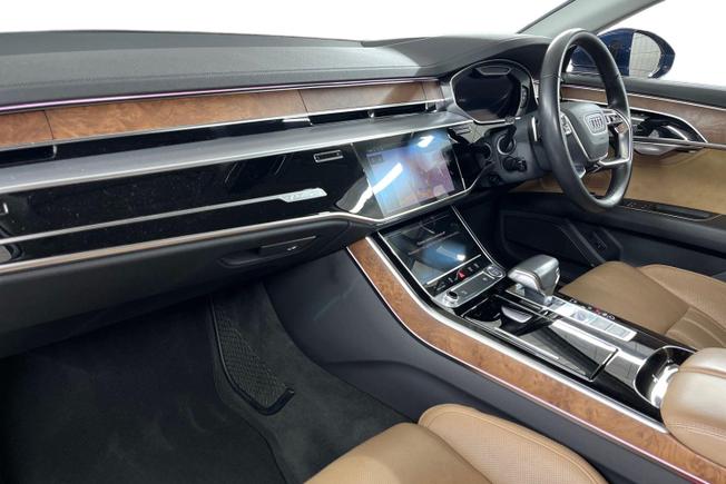 AUDI A8 Photo 2