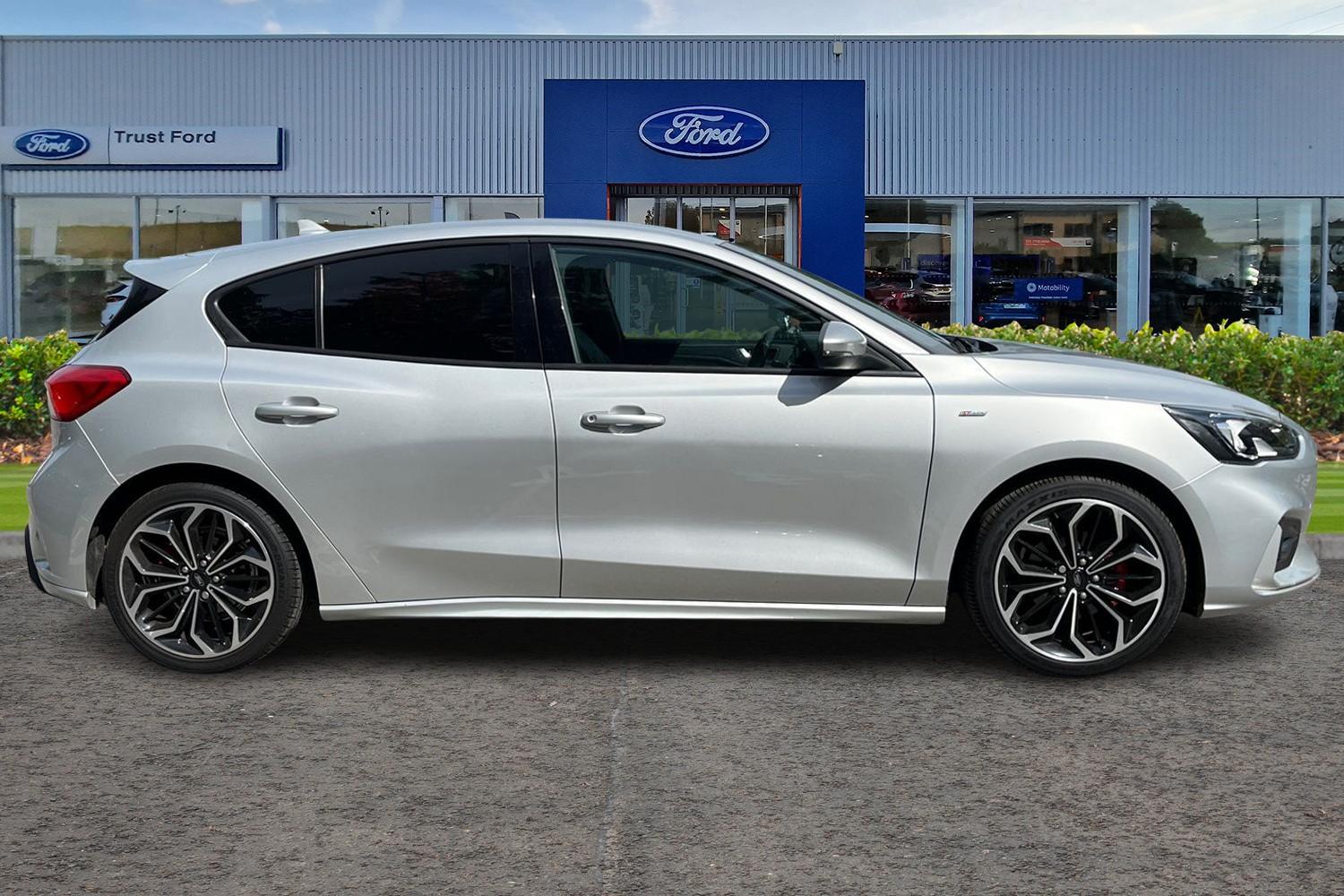 Ford Focus Photo 2
