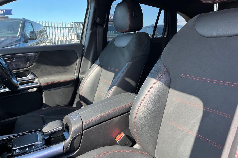 Mercedes-Benz GLA Photo autoimg-c0b8759776f8e45966885cdfb48e7c54d3ed9ed7.jpg