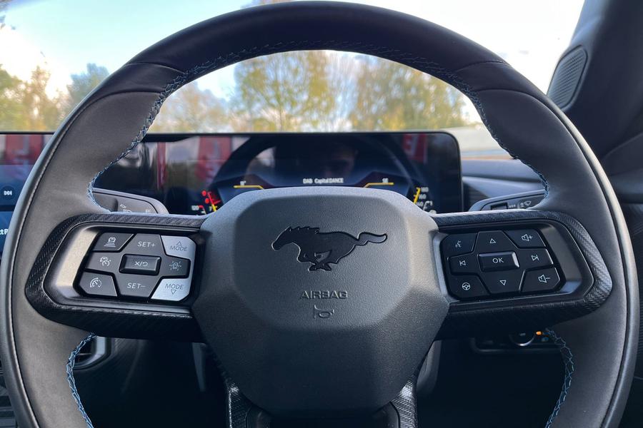Ford MUSTANG Photo autoimg-c0bf7eb4d9fedd8fc84bb4424bba7d881a3996a9.jpg