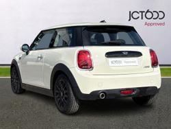 MINI Hatch Photo 3