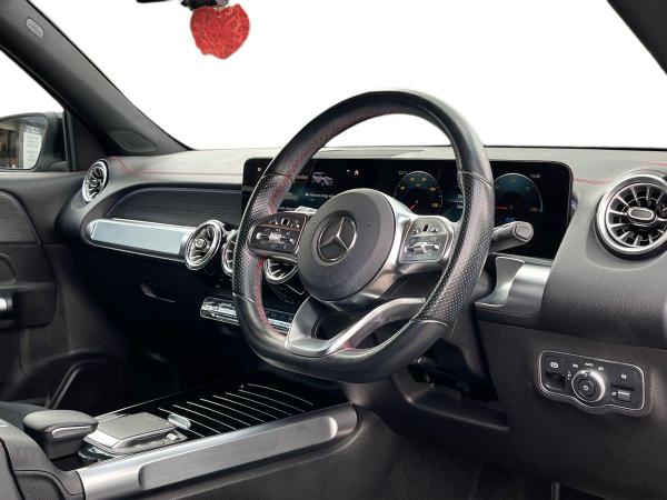 Mercedes-Benz EQB Photo autoimg-c0ce6e7e882e401c908d4b994f3142f06644d093.jpg