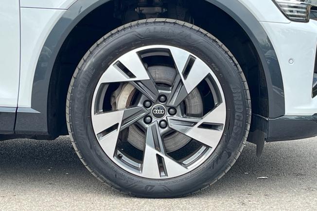 AUDI Q8 E-Tron Photo 5
