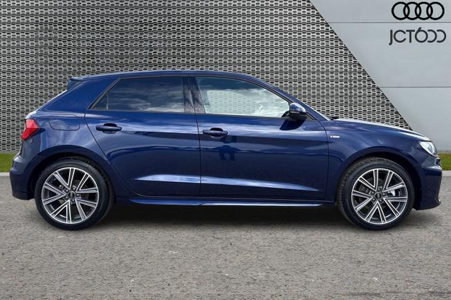 AUDI  A1 Sportback  Photo 4
